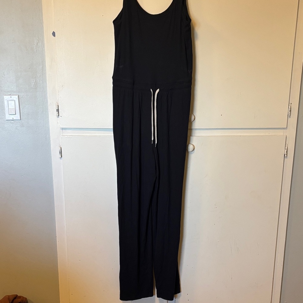 Vuori Women's pose scoop ribbed Jumpsuit in black